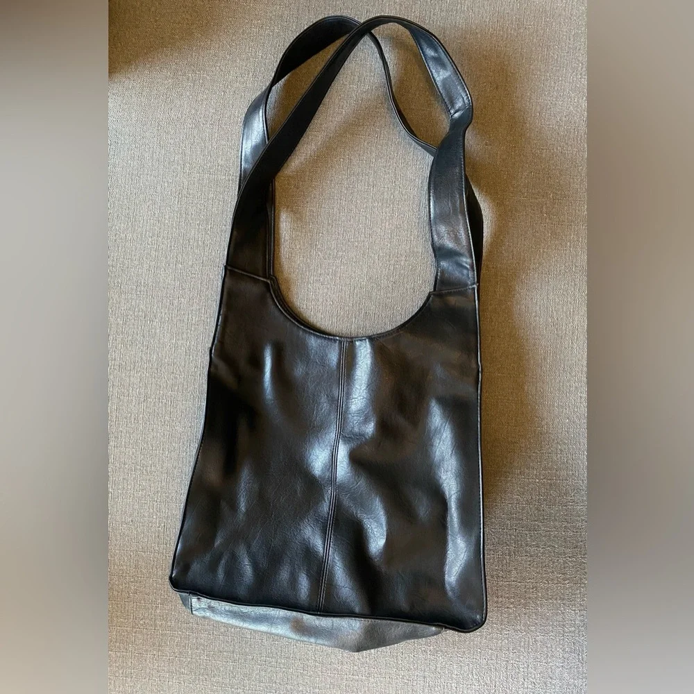VINTAGE Manmade Leather Shoulder Bag in Black